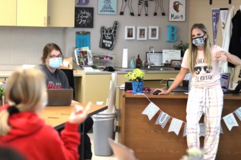 This picture by Shiah McLain of Maize South High in Wichita, Kan., was honored in the category of BEST EDUCATION PHOTO in HiEs April 2021 contest. Here is original caption: Mrs. Buchanan walks her students through instructions for their observation days at Pray Woodman and Vermillion Elementary during the third week of school on Monday, Sept. 21.