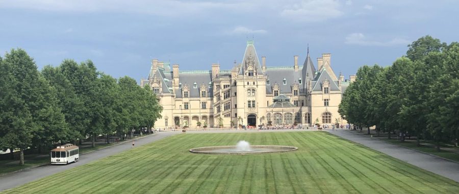 The+Biltmore%2C+the+largest+mansion+in+the+United+States%2C+has+more+than+4+acres+of+floor+space.